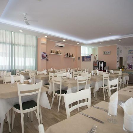 Hotel Madrid Cattolica Exterior foto