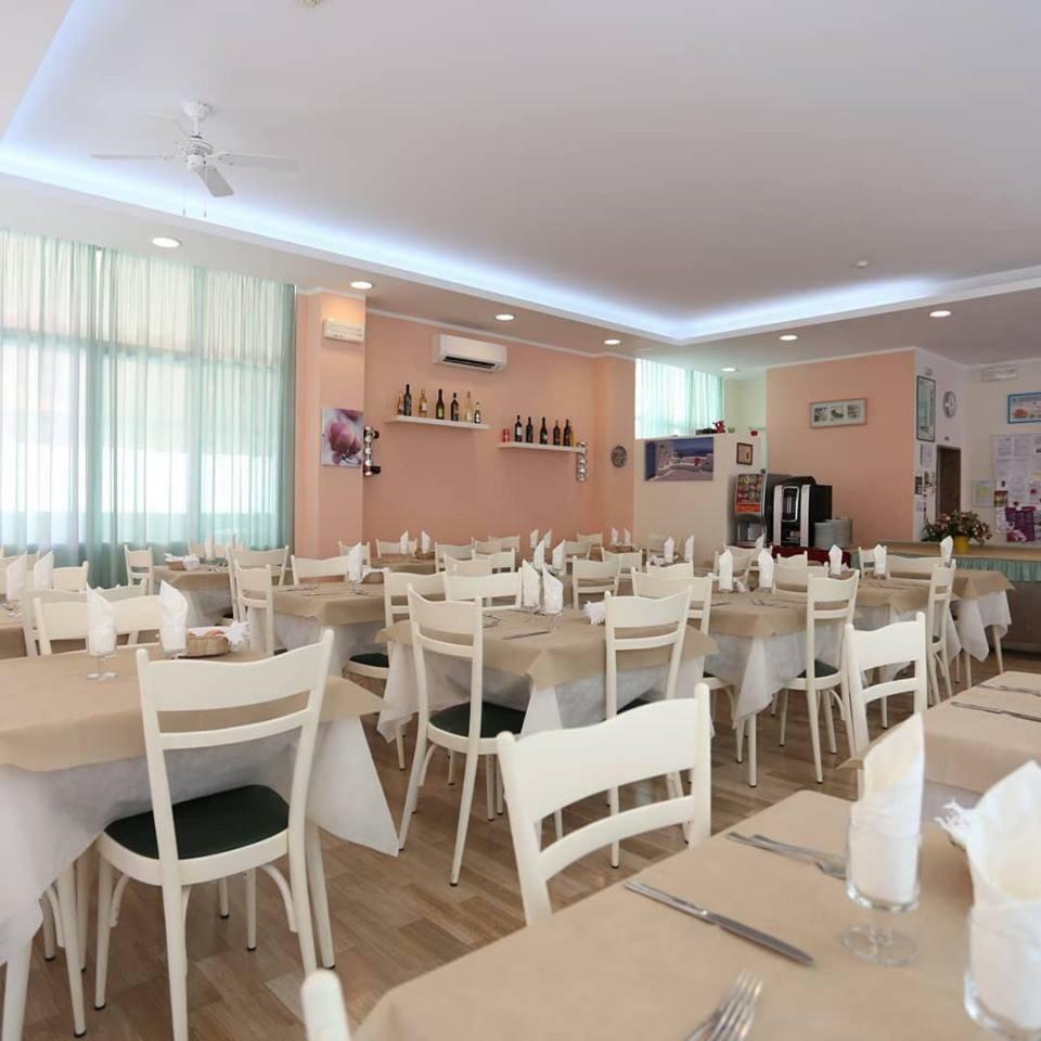 Hotel Madrid Cattolica Exterior foto